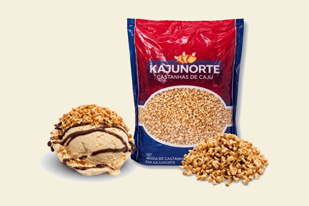 Crocantes e castanhas para sorvete: farofa, castanha de caju e brownie triturado